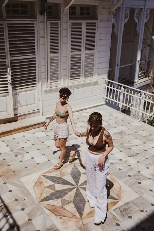 How To Make Friends? - Without Staying In Hostels